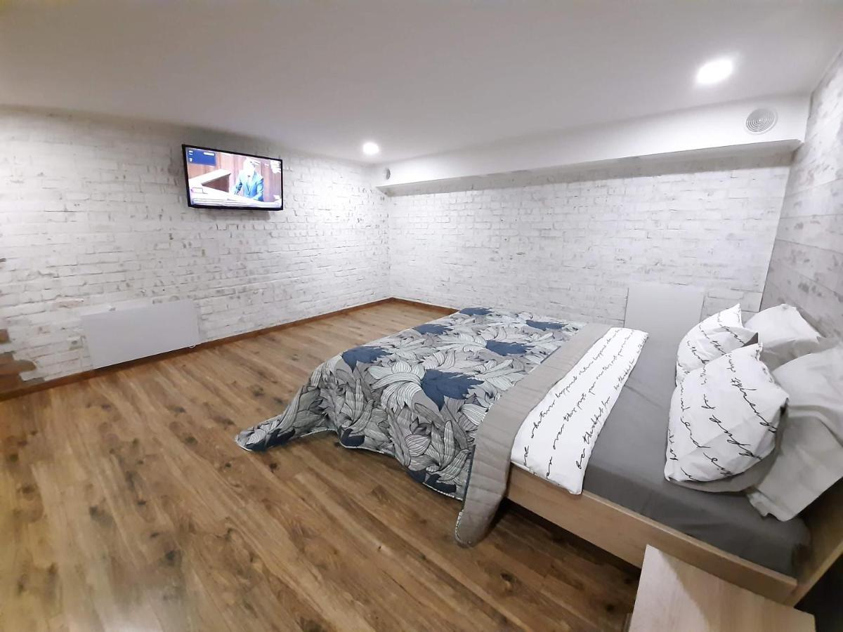 Charlotte -Двухуровневая Студия В Центре Krementsjoek Buitenkant foto